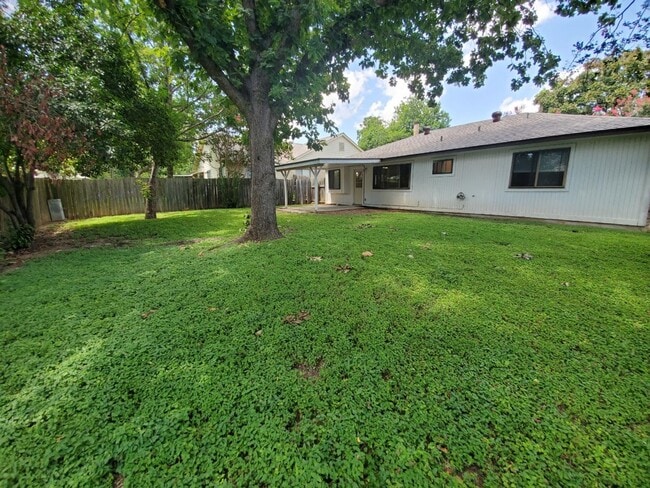 Building Photo - 2501 Cedar Ln