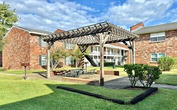 Building Photo - Spacious 2 Bed/2 Bath Apartment in Bocage ...