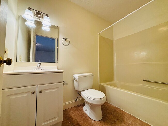 Building Photo - 1439 Sandy Cir