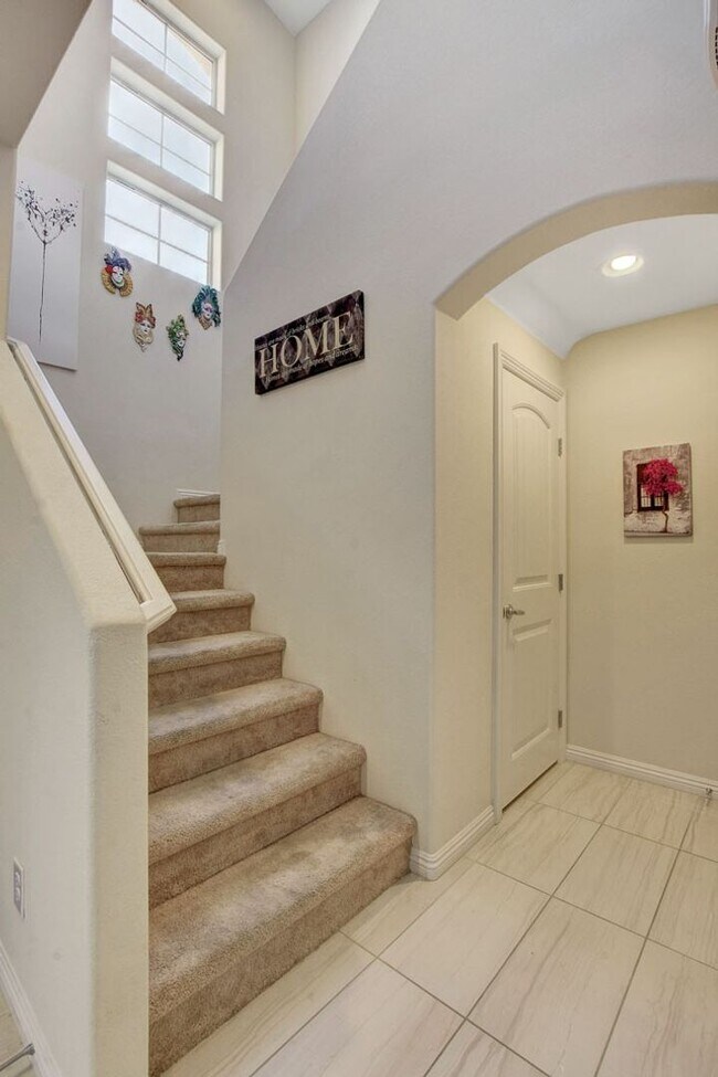 Building Photo - Beautiful Two Story Located on the Southwest
