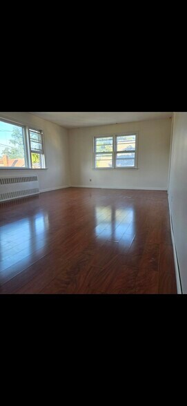 Building Photo - 128 E Maple St