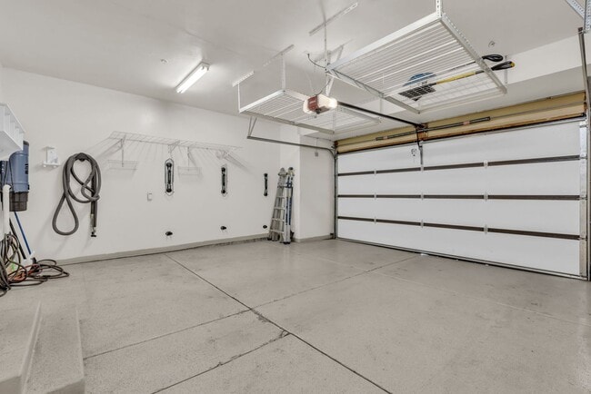 Building Photo - Canyon Links Townhome