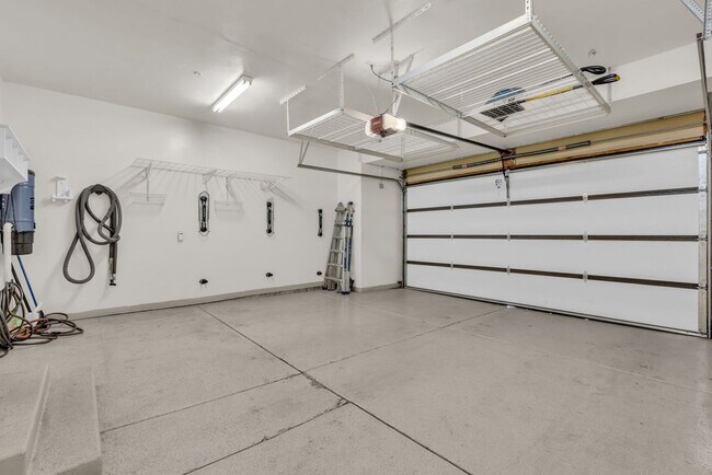 Building Photo - Canyon Links Townhomne