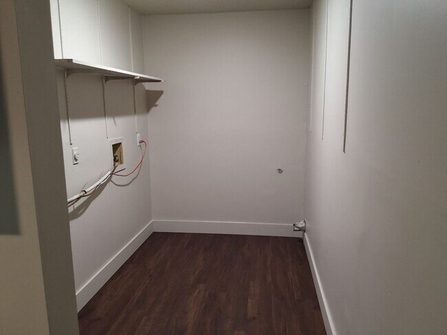 Building Photo - Cozy 3 Bed, 1 Bath House Fenced in yard, M...