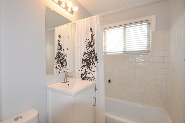 Building Photo - 2545 S Patton Ct
