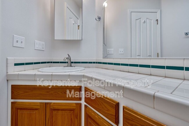 Building Photo - 5456 Oak Leaf Cir