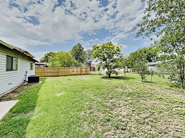 Building Photo - 2803 Quiet Plain Dr