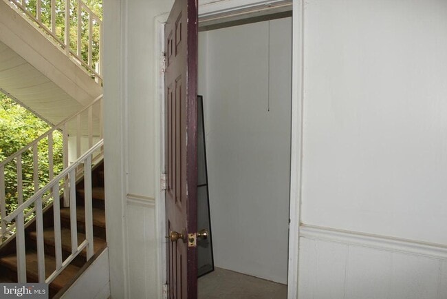 Building Photo - 84 Cheverny Ct