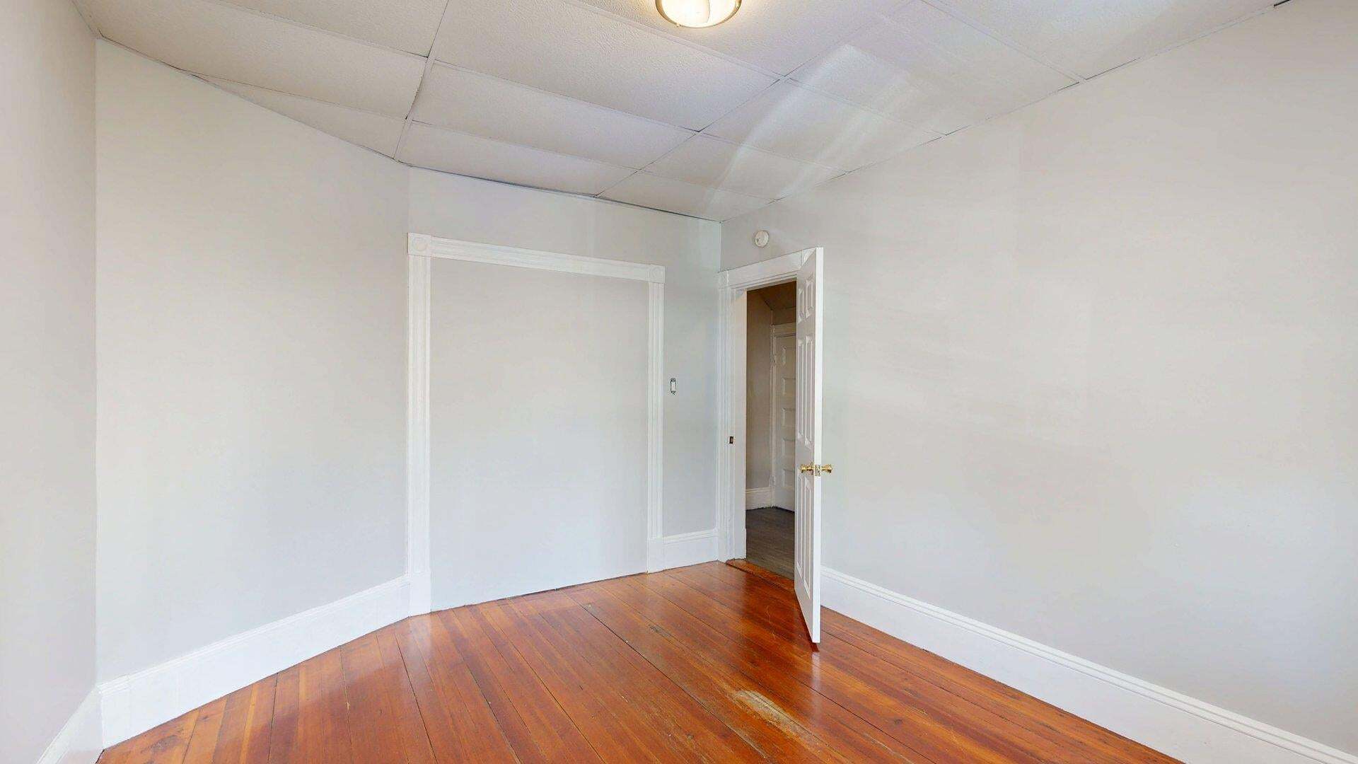 Building Photo - 346 Chelsea St