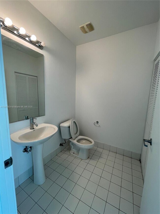 Building Photo - 888 Biscayne Blvd