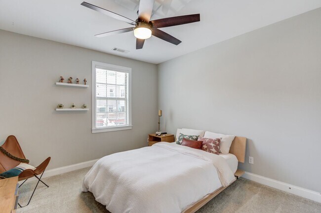 Building Photo - 1450 Edgebrook Ct NE