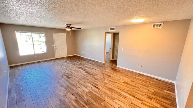 Building Photo - NEWLY RENOVATED 3 Bedroom/2 Bath Unit! Was...