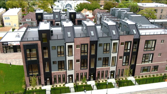 Building Photo - 4210 W Belmont Ave