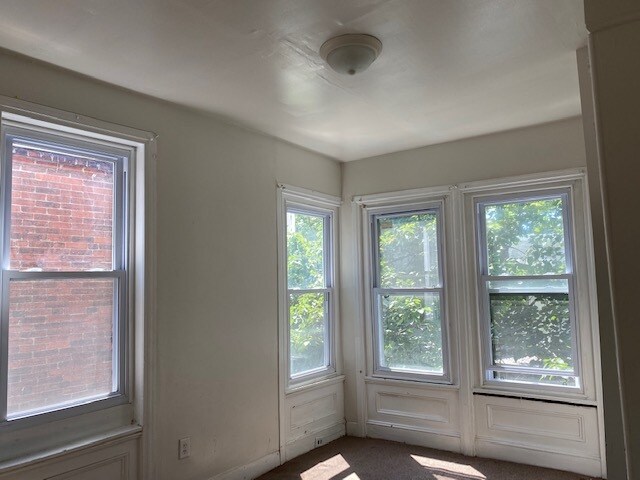 Building Photo - 10 N 42nd St