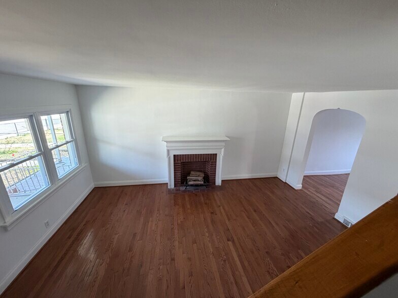 Building Photo - 546 47th St