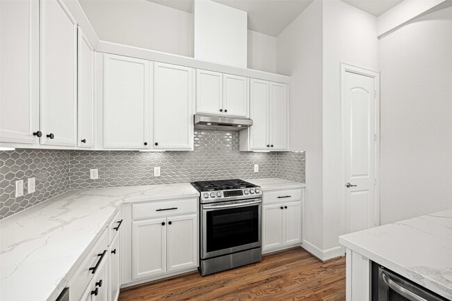 Building Photo - 719 Leverkuhn St