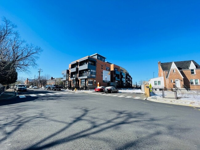 Building Photo - 1106 S Highland St