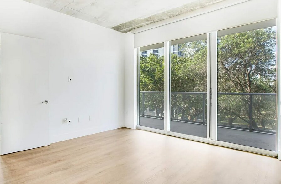 Building Photo - 3451 NE 1st Ave