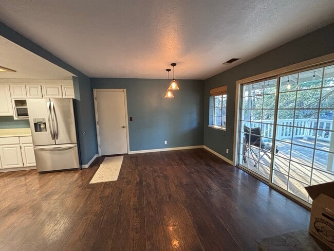 Building Photo - 3181 Hanson Hollow Rd