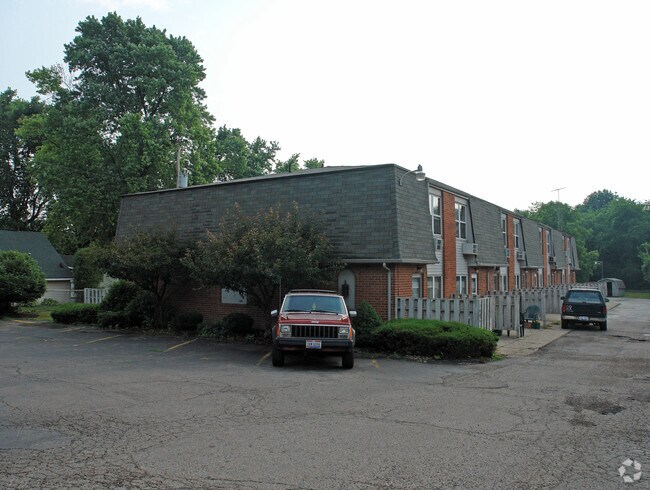 Building Photo - 1490 S Burnett Rd