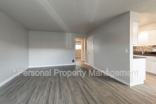 Building Photo - 1008 NE 86th St