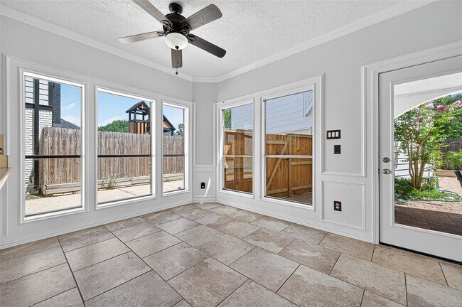 Building Photo - 1035 Flagmore Dr