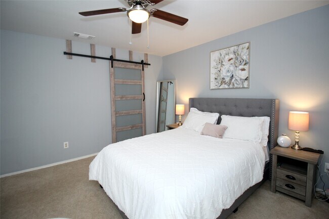 Building Photo - 9707 Richmond Ave.