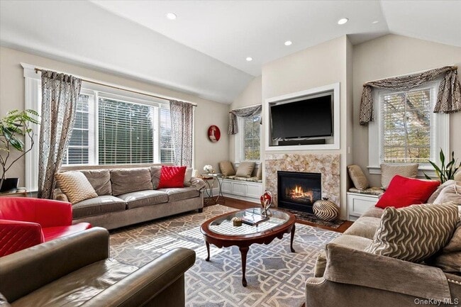 Building Photo - 47 Greenacres Ave