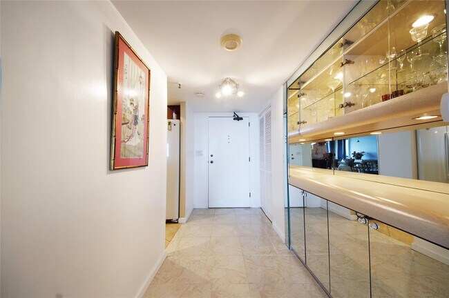 Building Photo - 2480 Presidential Way