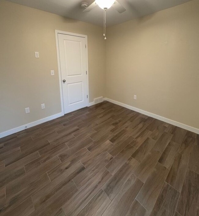 Building Photo - 4 Bedroom Townhome at Three Fountains in M...