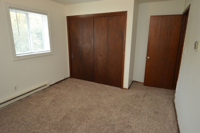 Building Photo - Quiet Side by Side Duplex