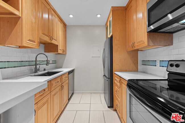 Building Photo - 7742 Redlands St