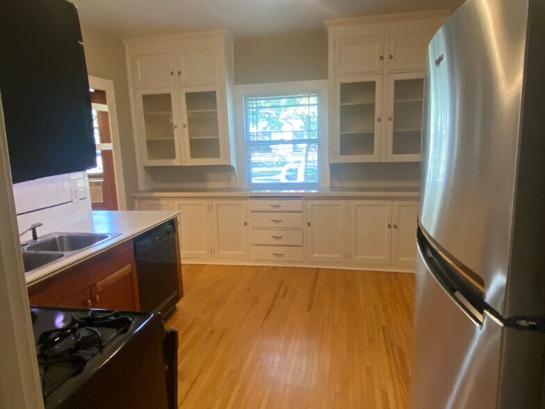 Kitchen - 3401 Emerson Ave S