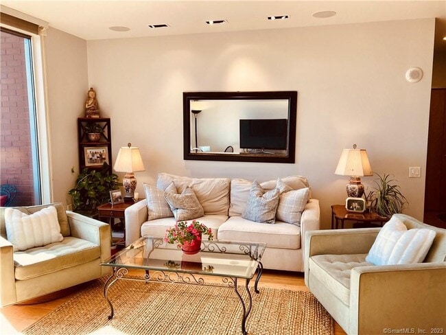 Building Photo - 33 N Water St