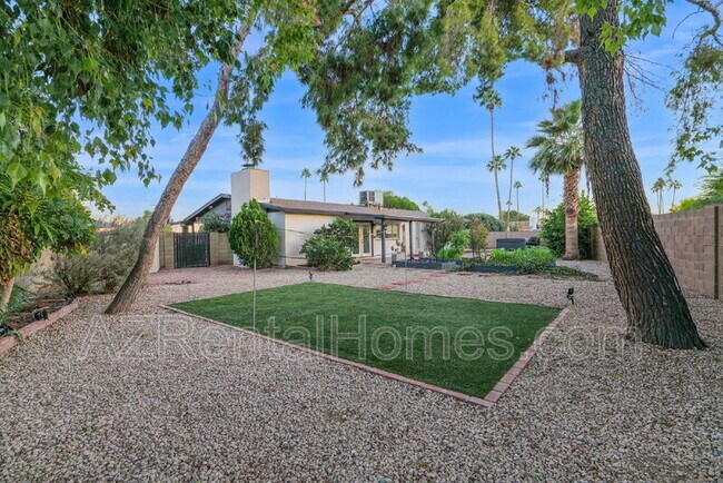 Building Photo - 2454 W Obispo Cir