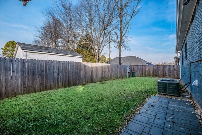 Building Photo - 350 W Kinniburgh Dr