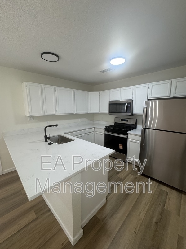 Building Photo - 4830 Aquamarine Dr NE