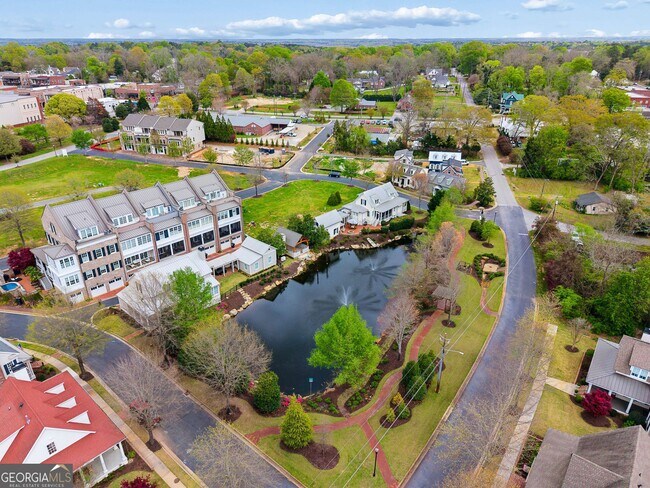 Building Photo - 11 Bourbon St