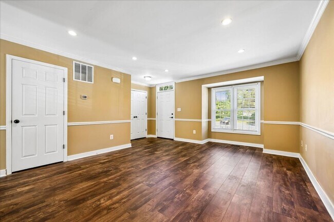 Building Photo - Luxury Townhome at Lake Linganore