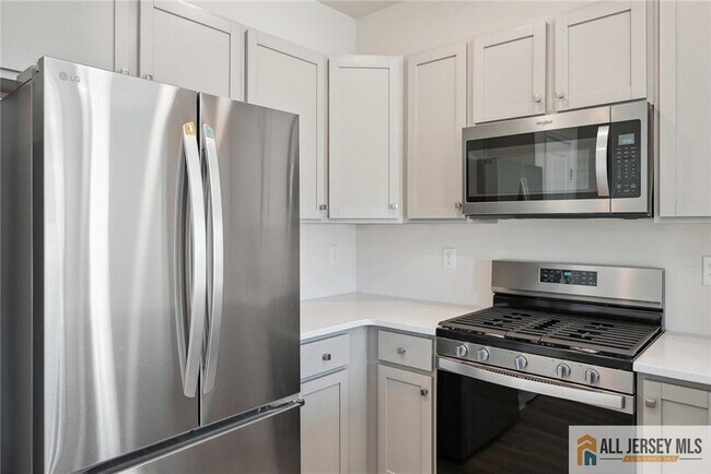 Building Photo - 25 Elliot Ln