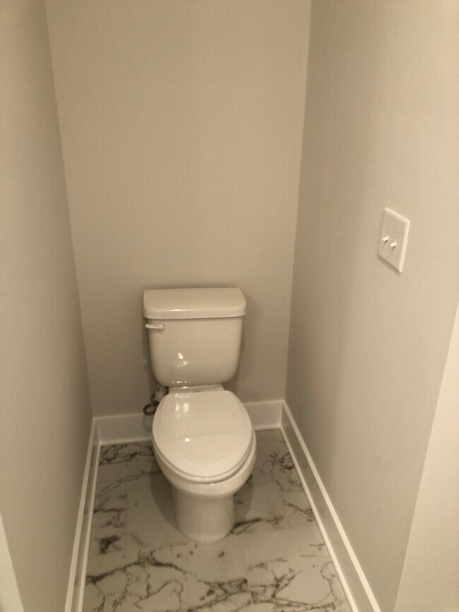 Building Photo - 924 Caruthers Ave