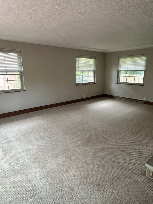 Building Photo - Three Bedroom, Single-Family Home