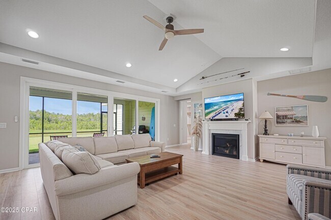 Building Photo - 9431 Paradise Dr