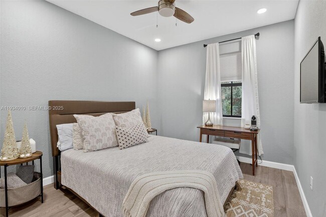 Building Photo - 12140 Village Pl