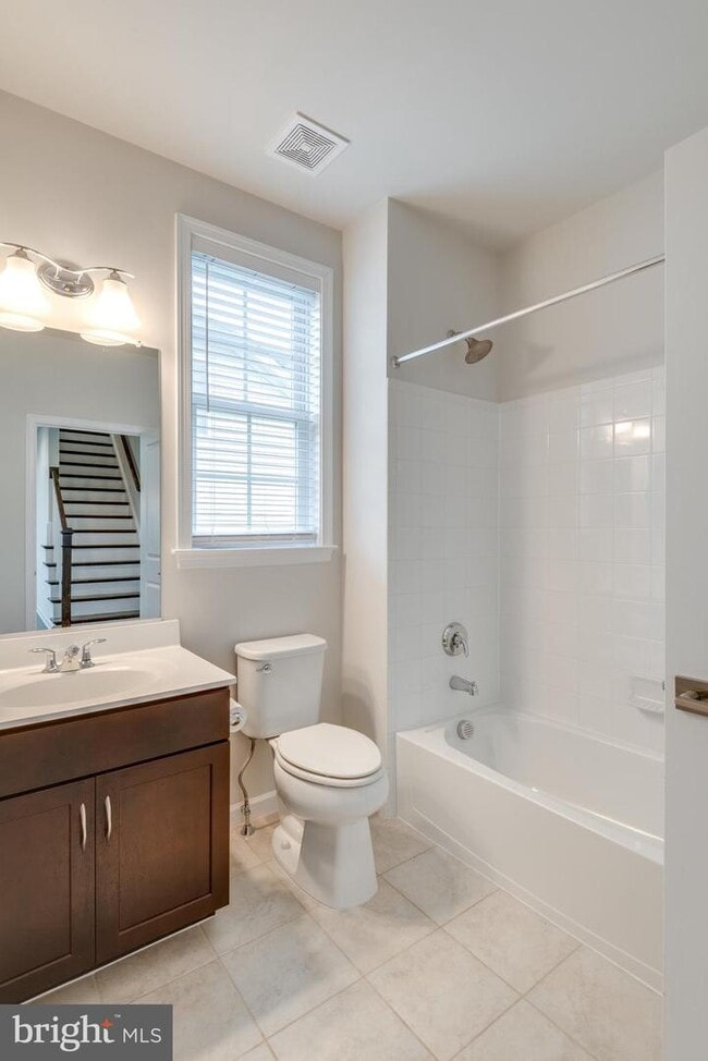 Building Photo - 41256 Lenah Point Dr