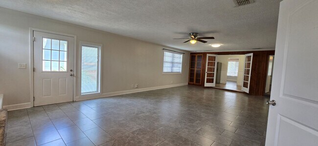 Building Photo - PRICE REDUCTION -Open House 8/2/2025 10:30...
