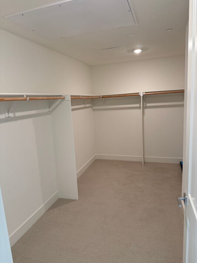 Building Photo - $4,800 / 3 BR – LUXURY TOP-FLOOR UNIT IN WARM SPRINGS WITH RESORT-STYLE AMENITIES