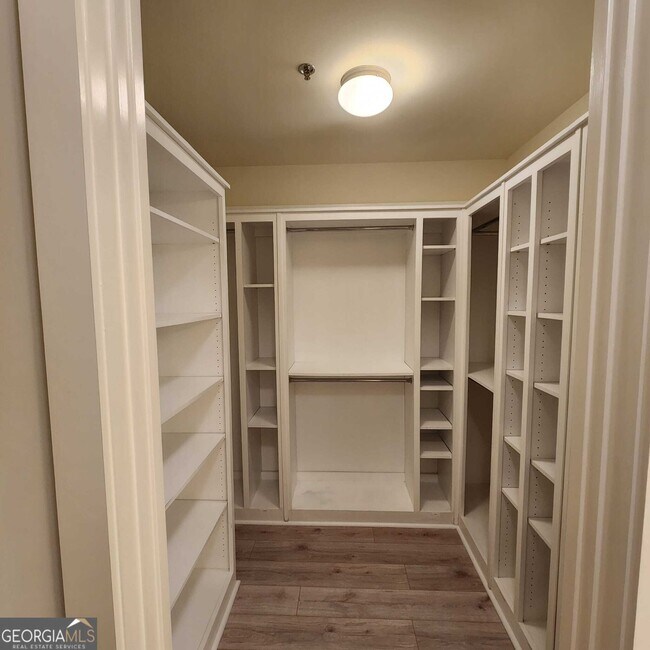 Building Photo - 1100 Howell Mill Rd NW