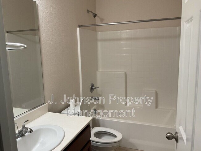 Building Photo - 644 Albany St