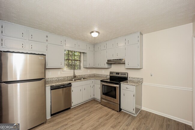 Building Photo - 140 Hunt Ridge Dr